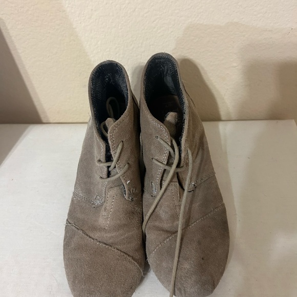 Grey heeled Tom’s - Picture 3 of 4